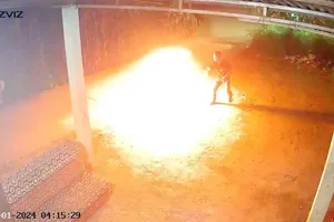 Nhóm thanh niên ném bom xăng giải quyết mâu thuẫn cá nhân