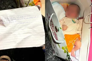Bé trai sơ sinh bị bỏ rơi trước cổng chùa kèm mảnh giấy 'nhờ anh chị nuôi giúp'