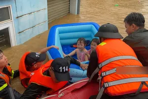 4 người chết, hơn 2.407 ngôi nhà bị ngập do mưa lớn ở miền Bắc