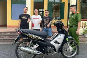 2 người đi bán giùm xe gian, bị khởi tố 