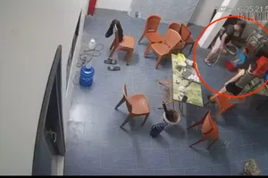 Lời khai người mẹ cùng người tình bạo hành con trai 11 tuổi