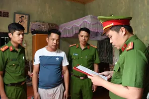 Vụ bạo hành con 11 tuổi: Bắt tạm giam người tình của mẹ