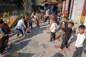 Một hiệu trưởng trường mầm non ăn bớt tiền ăn của học sinh