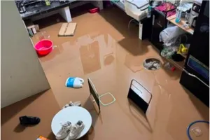 Mưa cả đêm, nhiều nơi ở TP Sơn La ngập sâu