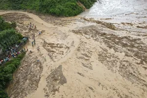 Mưa lớn ở miền Bắc làm 5 người chết, 2 người bị thương