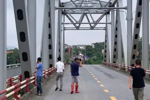 Hình ảnh cuối cùng cầu Phong Châu trước khi bị sập