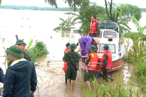 Phú Thọ xử phạt 2 người bỏ trốn không chịu vào bờ khi nước dâng cao