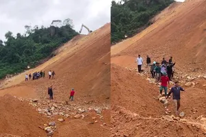 Phú Thọ: Dùng cáng võng khiêng người bị thương qua điểm sạt lở đi cấp cứu 