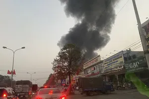 Đang cháy lớn tại KCN Chàng Sơn Thạch Thất