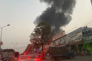 Video: Cháy lớn tại KCN Chàng Sơn