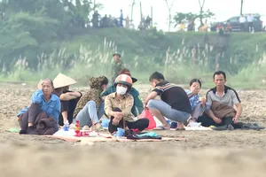 Nỗ lực tìm 4 học sinh còn lại trong vụ đuối nước ở Phú Thọ