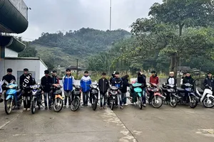 Xử lý nhóm 22 thiếu niên Thanh Hóa đi xe máy thành đoàn qua Hòa Bình