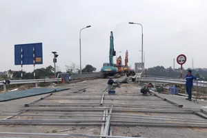 Chuẩn bị phá dỡ phần còn lại cầu Phong Châu