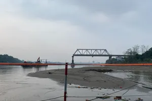 Sẽ di dời dầm thép cầu Phong Châu cũ sang một bên để xây cầu mới