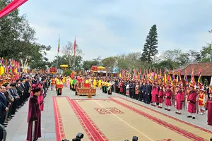 Hàng ngàn người dâng hương tri ân công đức Tổ Mẫu Âu Cơ