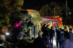 Trời mưa, đường trơn có thể là nguyên nhân vụ tai nạn 6 người tử vong