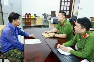 Lái ô tô đi cắt trộm cáp viễn thông thì bị bắt