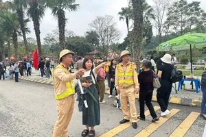 Những hình ảnh ấm lòng tại Đền Hùng dịp Giỗ Tổ Hùng Vương 2025