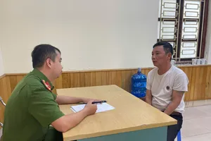 Bắc Ninh: Bắt kẻ trà trộn vào lễ hội Đền Đô trộm iPhone