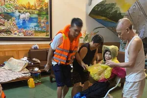 Thái Nguyên mưa lớn, công an khẩn cấp di dời dân khỏi vùng ngập lụt