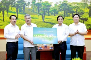 Chung tay vì an sinh xã hội, Petrovietnam trao 10 tỉ đồng cho tỉnh Phú Thọ