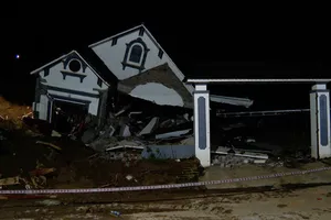 Sạt lở đất trong đêm ở Lào Cai, 2 mẹ con tử vong