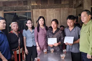 2 anh em ruột tử vong do trụ cổng trường đổ đè trúng