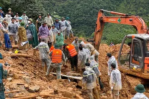 Tìm thấy thi thể đầu tiên trong vụ sạt lở vùi lấp 4 người ở Tuyên Quang