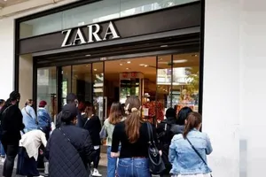 Công ty sản xuất quần áo đa quốc gia Inditex, chủ sở hữu nhãn hàng thời trang Zara bị cáo buộc sử dụng sợi bông sản xuất từ Tân Cương.