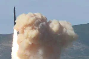 Mỹ ký hợp đồng 2 tỉ đô để Raytheon phát triển tên lửa hành trình hạt nhân tầm xa