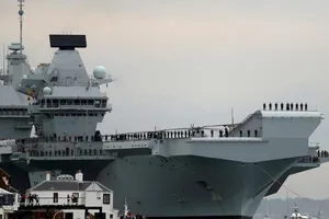 Tàu sân bay HMS Queen Elizabeth của Hải quân Hoàng gia Anh.