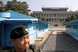 Binh sĩ Hàn Quốc đứng gác tại làng đình chiến Panmunjom vào ngày 1-5-2019.