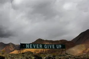 Biểu ngữ do quân đội Ấn Độ dựng lên ở gần hồ Pangong Tso gần biên giới Ấn-Trung ở khu vực Ladakh, ngày 14-9-2017.