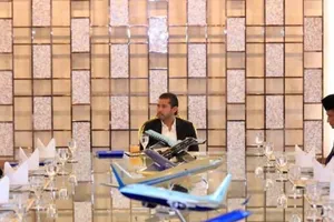 Thái tử bang Johor Tunku Ismail Sultan Ibrahim gặp gỡ Thủ hiến Johor vào ngày 4-7.