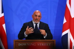 Bộ trưởng phụ trách vấn đề vaccine ở Anh Nadhim Zahawi phát biểu trong cuộc họp báo về đại dịch COVID-19 ở London, ngày 23-6.