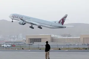 Chuyến bay thương mại quốc tế đầu tiên kể từ khi quân đội Mỹ rút khỏi Afghanistan cất cánh từ sân bay Kabul, ngày 9-9.