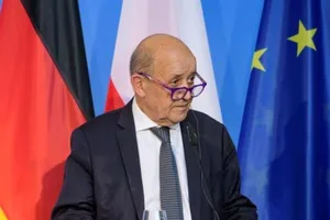 Ngoại trưởng Pháp Jean-Yves Le Drian tham dự một cuộc họp báo chung tại Đại học Bauhaus ở Weimar, Đức ngày 10-9.