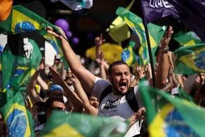 Hàng trăm người biểu tình đã tập trung tại trung tâm TP Sao Paulo, Brazil vào ngày 12-9 để phản đối Tổng thống Jair Bolsonaro.