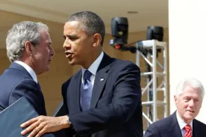 Các cựu Tổng thống Barack Obama, George W. Bush và Bill Clinton tại một sự kiện ở Dallas, ngày 25-4-2013.