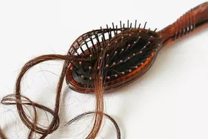 Một nhóm nhà khoa học ở Ấn Độ đã tìm ra cách để biến tóc người thành phân bón và thức ăn cho động vật để giúp bảo vệ môi trường.