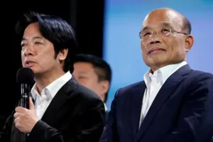 Ông Tô Trinh Xương (phải) tham dự một cuộc vận động tranh cử ở thành phố Tân Đài Bắc, Đài Loan vào ngày 23-11-2018.