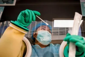 TQ: Bùng dịch nhiều địa phương trong bối cảnh chính phủ theo đuổi zero-COVID-19