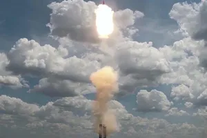 Hệ thống tên lửa phòng không S-500 của Nga trong một cuộc thử nghiệm.