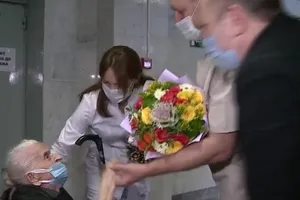 Cụ bà Evdokia Klementievna Isakova 103 tuổi đã sống sót thành công qua hai trận đại dịch toàn cầu.