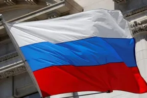 Quốc kỳ Nga treo bên ngoài Tổng lãnh sự quán Nga ở TP New York, Mỹ, ngày 2-8.