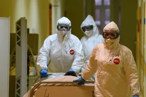 Các bác sĩ tại bệnh viện số 10 ở Moscow, Nga, tháng 11. 