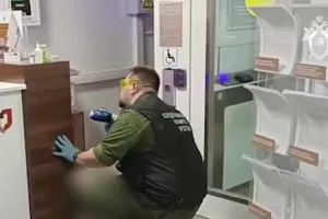 Cơ quan chức năng có mặt để khám xét hiện trường vụ nổ súng khiến hai người thiệt mạng tại trung tâm dịch vụ công cộng đa chức năng thủ đô Moscow. 