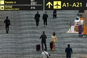 Du khách tại sân bay Changi, Singapore vào ngày 2-12.