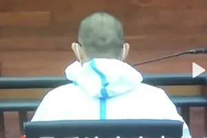 Người cha Zhang Bo trong phiên điều trần về tội giết người.