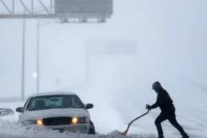 Trận bão tuyết lớn có lượng tuyết rơi dày, dự báo lên tới hơn 25 cm.